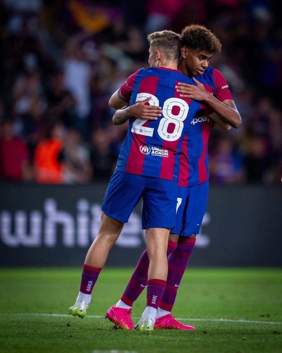 Lamine Yamal (kanan) saat memperkuat Barcelona. (instagram/fcbarcelona)