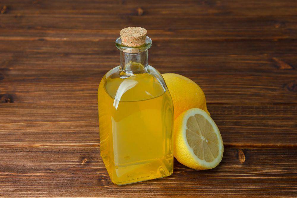 ilustrasi minyak dan lemon (freepik.com/8photo )