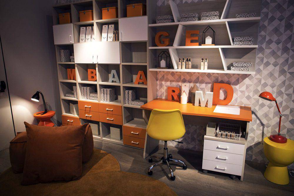 inspirasi ruang belajar anak colorful (decoist.com)