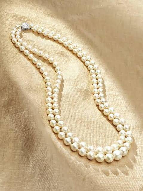 The Cartier Natural Double-Strand Pearl Necklace (www.pearlsofjoy.com)