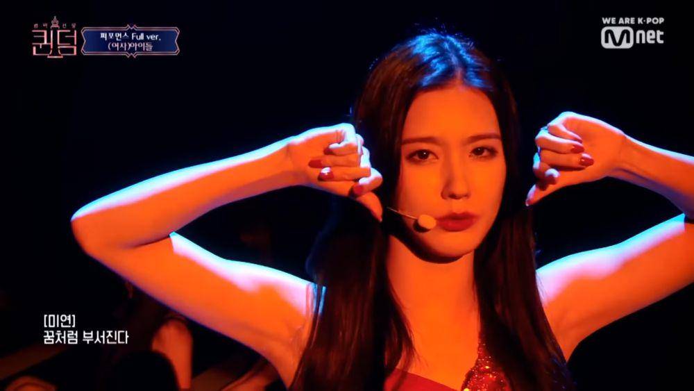cuplikan penampilan "Put It Straight" dari (G)I-DLE (youtube.com/Mnet K-POP)