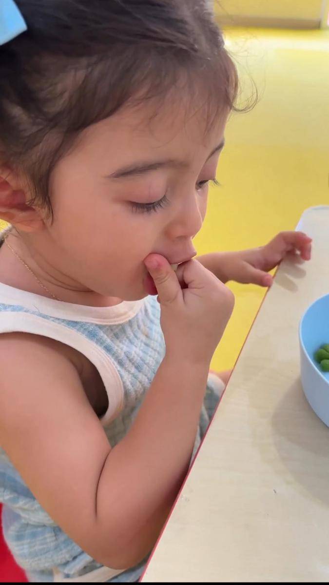 hari pertama baby Guzel masuk sekolah (instagram.com/guzelimalisyakieb)
