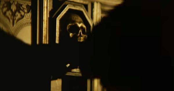 Brankas tempat penyimpanan barang berharga Cormac ( Dok. Peacock / The Continental )