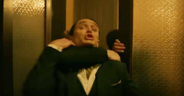 Winston diseret ( Dok. Peacock / The Continental )