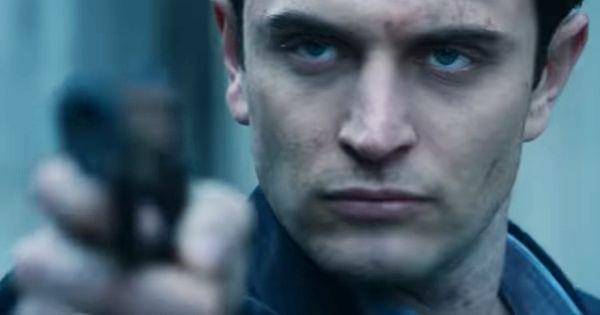 Winston mengarahkan pistol ( Dok. Peacock / The Continental )