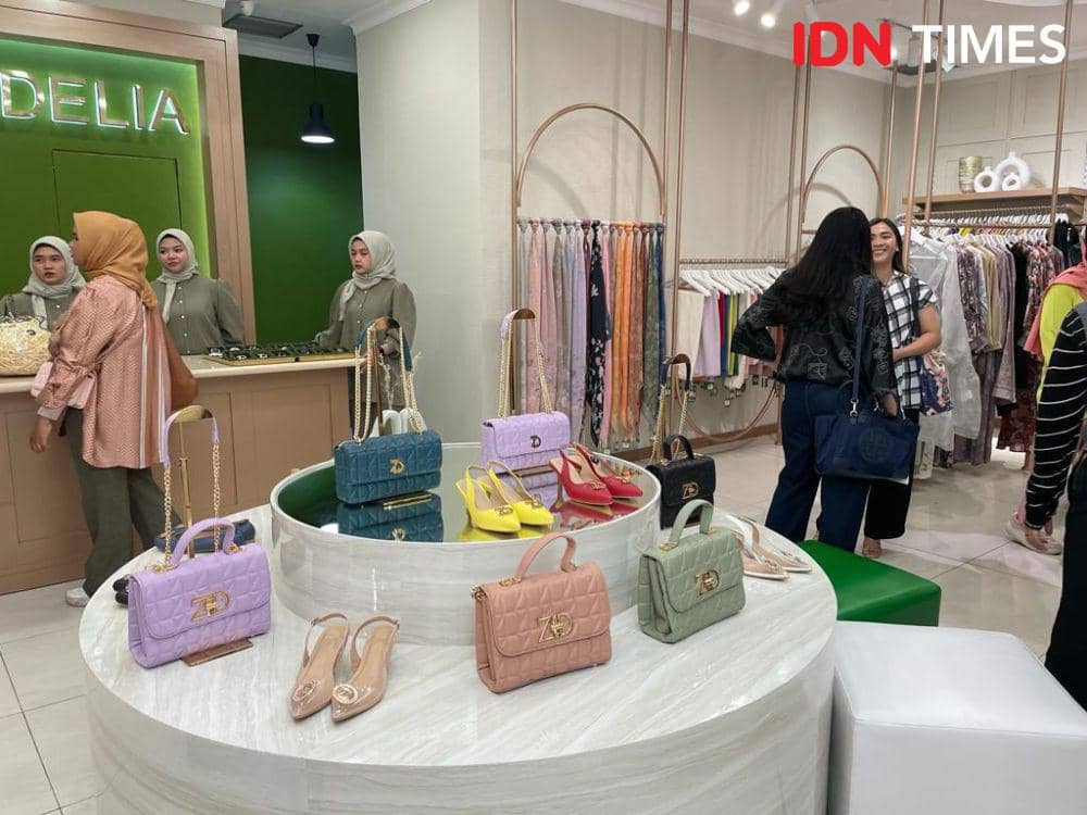 Opening store Zyta Delia. (10/8/23) (IDNTimes/Dina Fadillah Salma)