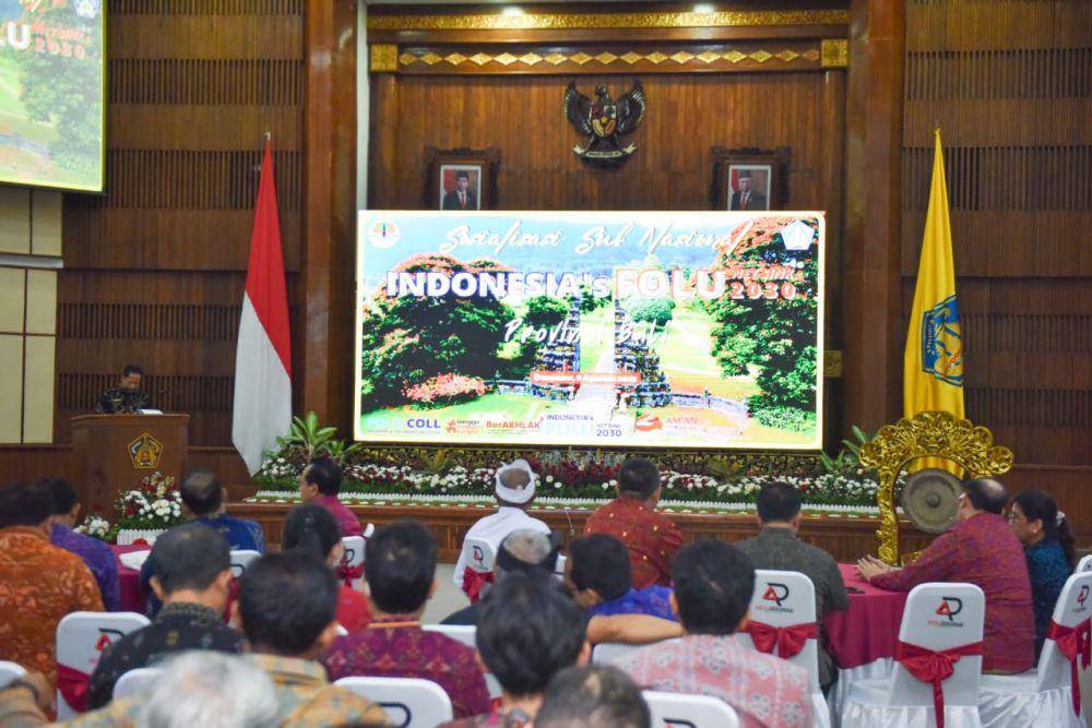 Kementerian Lingkungan Hidup dan Kehutanan (KLHK) menyelenggarakan Sosialisasi tingkat Sub Nasional Indonesia's FOLU Net Sink 2030 untuk wilayah Bali dan Nusa Tenggara di Kantor Gubernur Bali, Selasa (8/8). (Dok. KLHK)