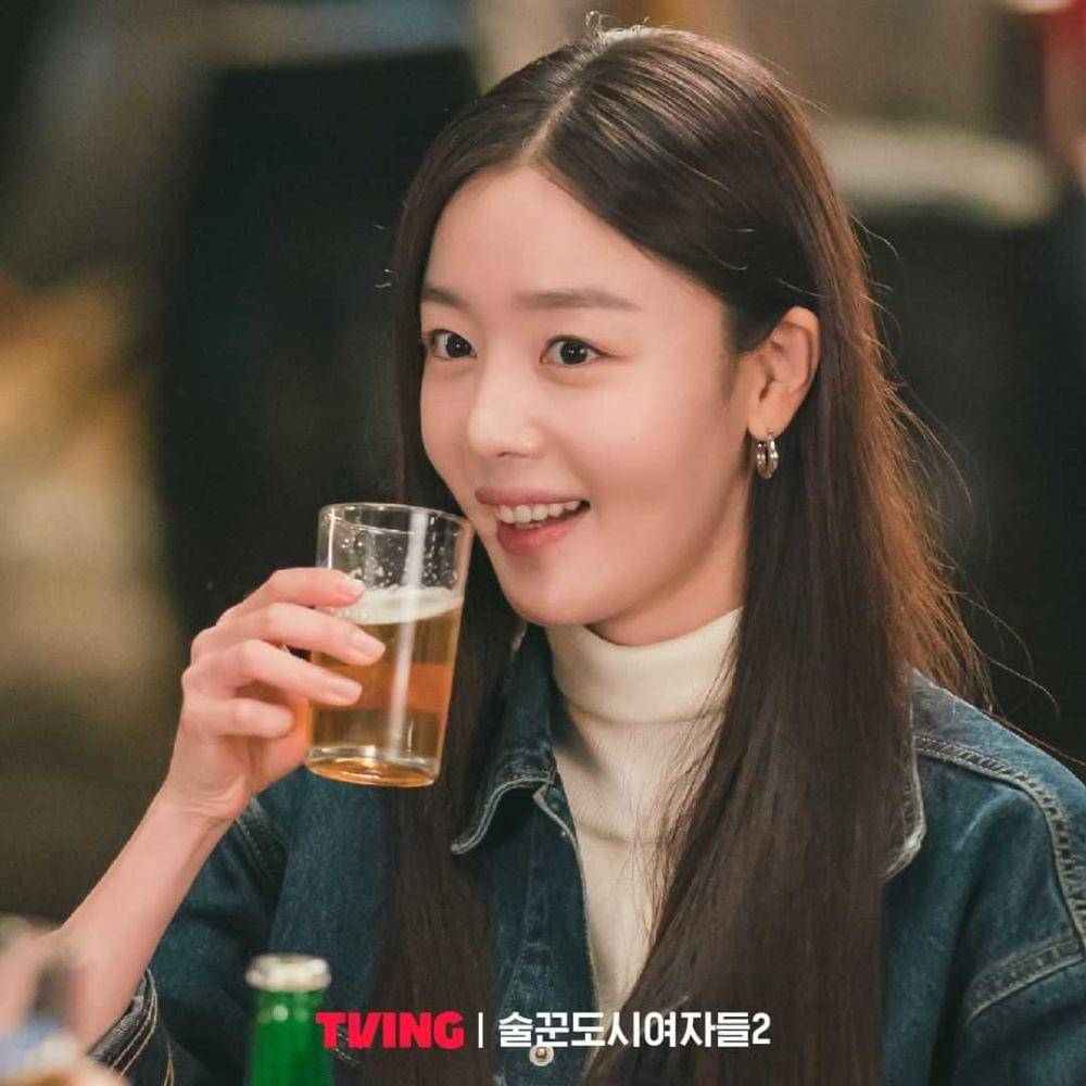 Han Sun Hwa di Work Later, Drink Now 2 (instagram.com/tving.official)