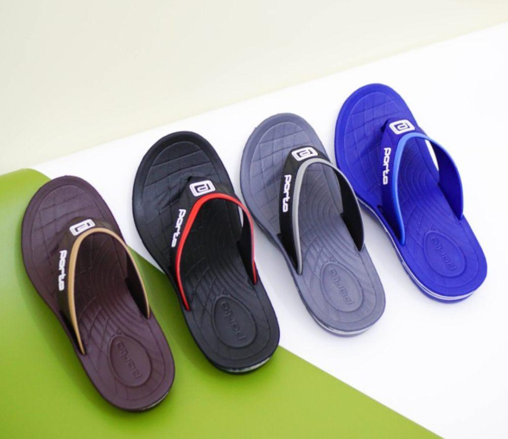 5 Rekomendasi Sandal Pantai Pria, Bikin Nyaman saat Jalan-Jalan!