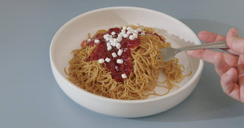 potret kombinasi aneh stroberi dengan makanan lain (reddit.com/user/TheFlavorLab)