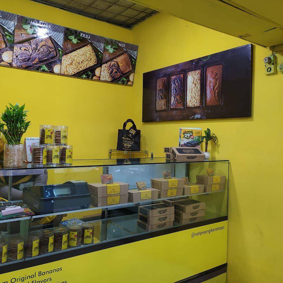 kue di Roti Pisang tjap Kereta Api (instagram.com/rotipisangkeretaapi)