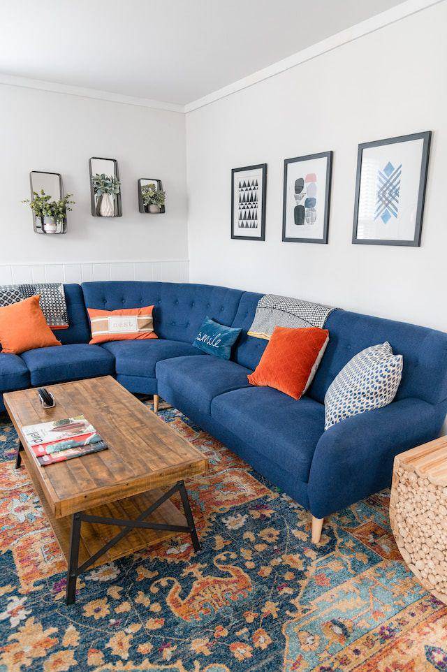inspirasi ruangan rumah warna biru (unsplash.com/Andrea Davis)