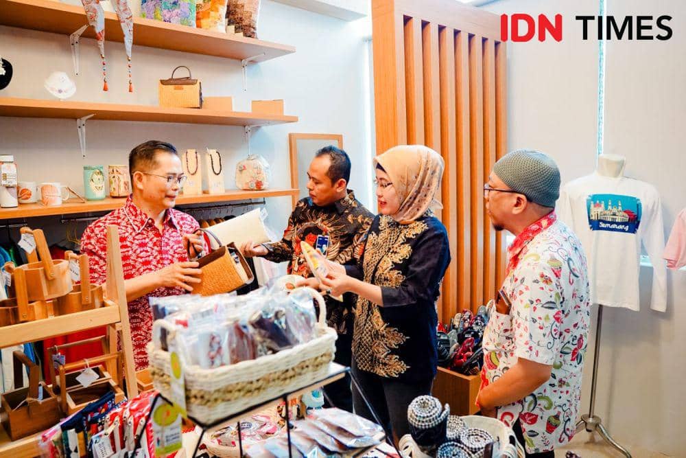 BRI Perluas Pasar Produk UMKM Binaan di Toko Oleh-Oleh Semarang