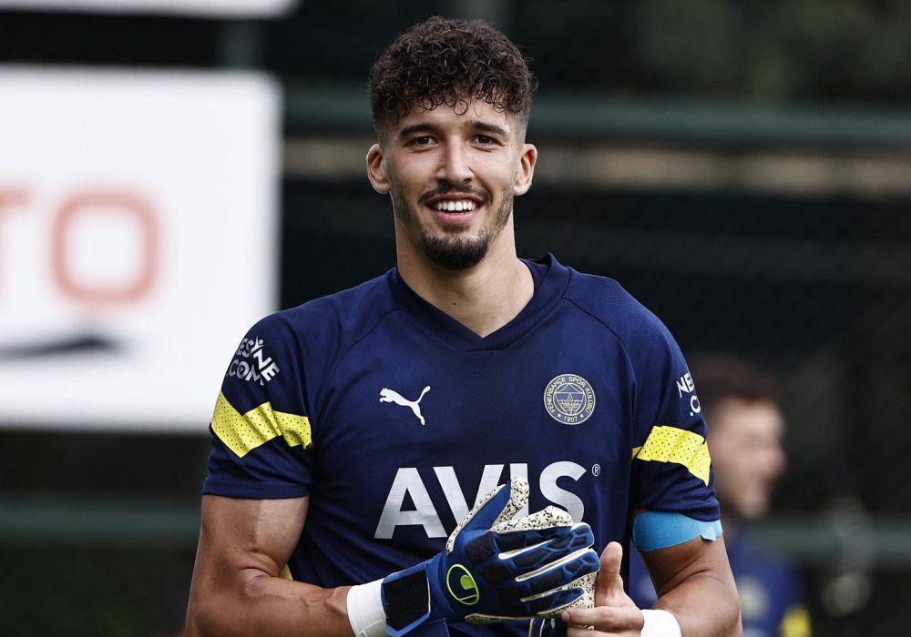 Manchester United Incar Kiper Fenerbahce untuk Pelapis Onana