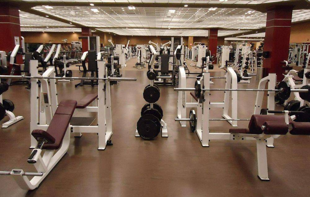 Fasilitas gym di hotel bintang 5 Surabaya. (Pixabay.com/David Mark)