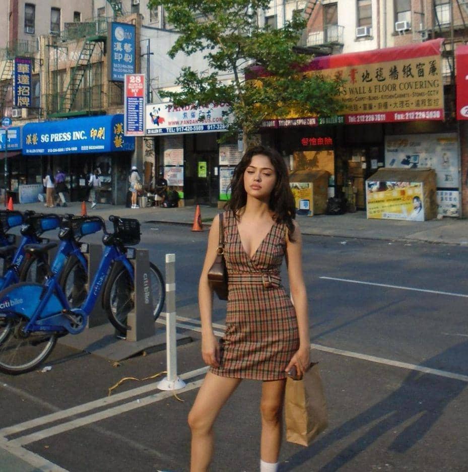 nai (instagram.com/naileadevora)