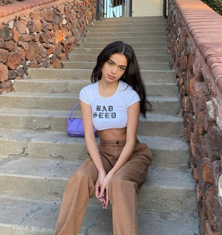 nai (instagram.com/naileadevora)