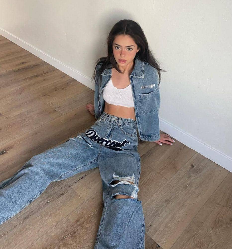 nai (instagram.com/naileadevora)