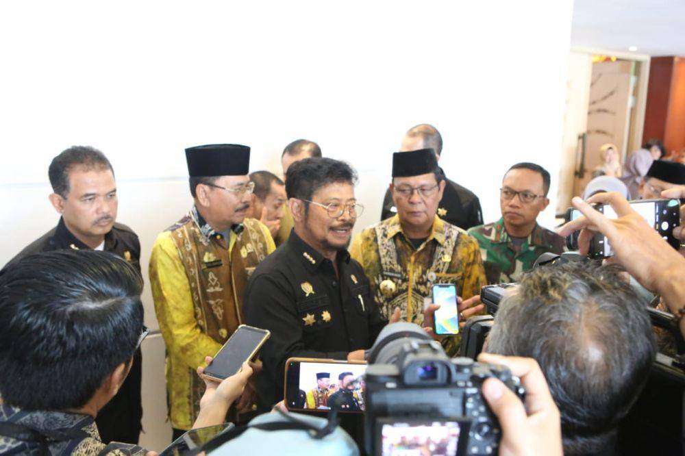 Menteri Pertanian Syahrul Yasin Limpo (Mentan SYL) dan Gubernur Kalsel, Sabirin Noor diwawancarai media (Dok. Kementan PSP)