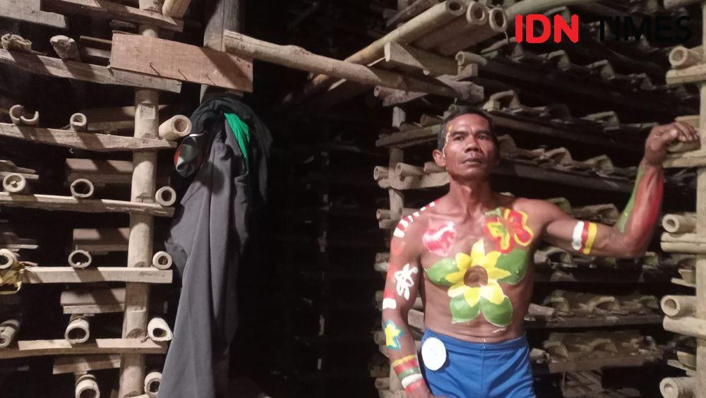 Kelembutan Keluarga di Balik Otot Binaragawan Pabrik Genteng