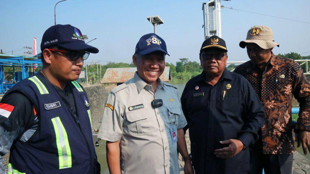 Kementerian Pertanian (Kementan) bergerak cepat mengatasi kekeringan di Indramayu. Salah satunya dengan optimalisasi pasokan air yang ada untuk membantu pertumbuhan padi. (Dok. Kementan)