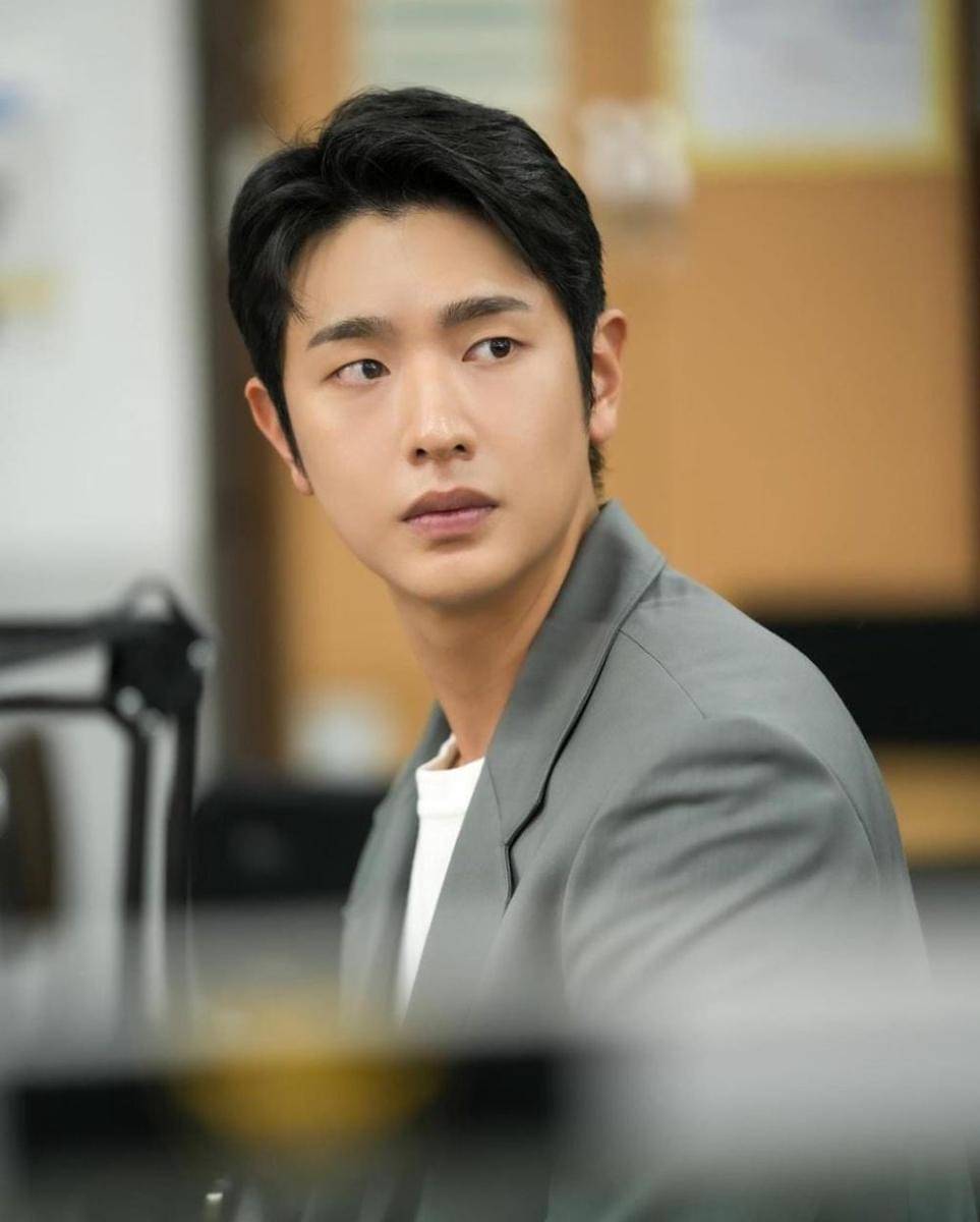 Lee Jung Jun di drama Kokdu: Season of Deity (instagram.com/right_jun_)