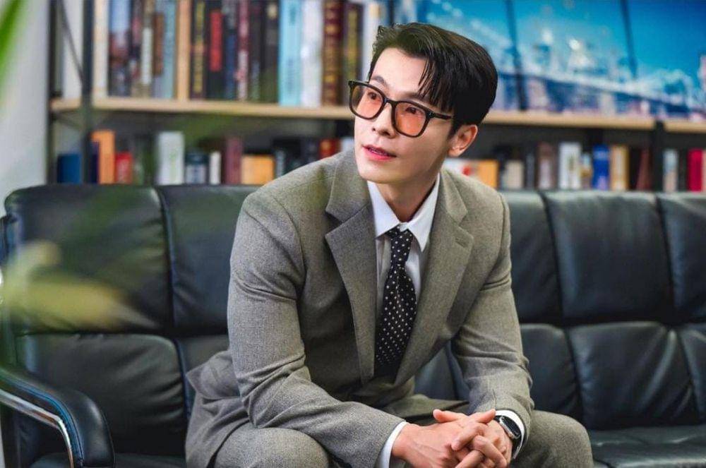 Lee Dong Hae di drama Oh! Young-Sim (instagram.com/smtown)
