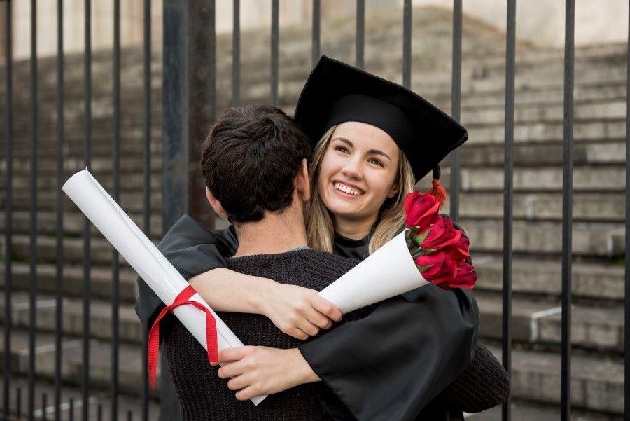 17 Ucapan Selamat Wisuda untuk Pacar yang Romantis