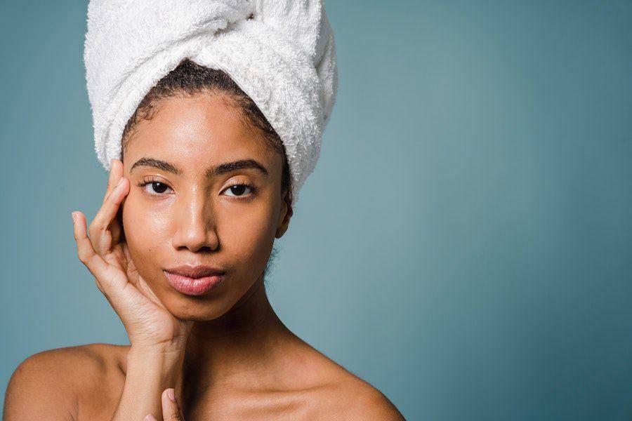 ilustrasi perempuan lakukan waxing (pexels.com/Sora Shimazaki)