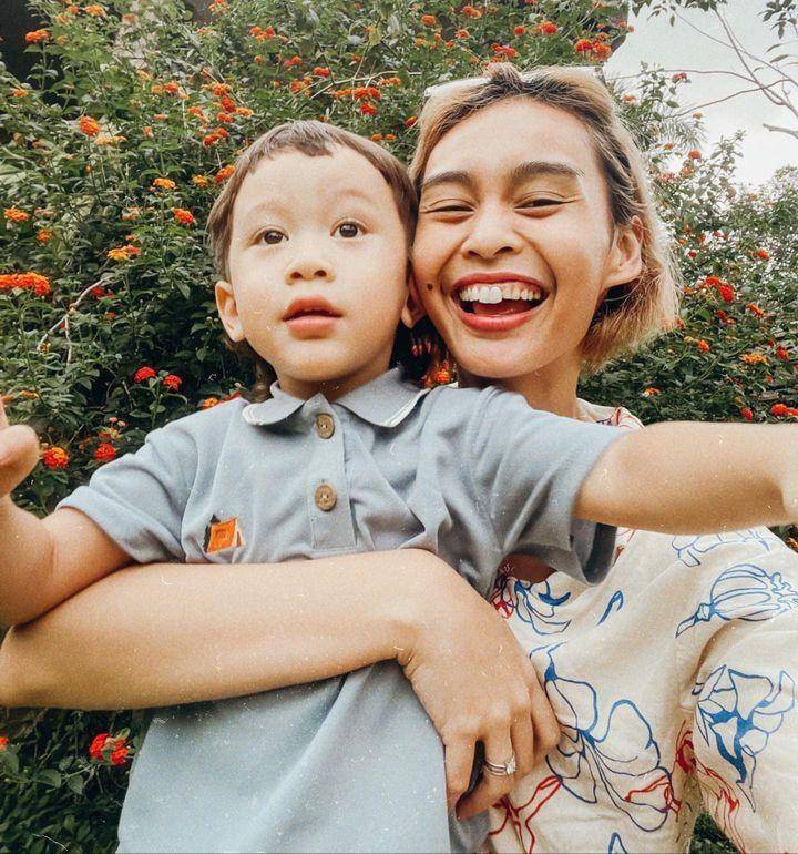 Conchita dan anaknya (Instagram.com/conchizzlin)
