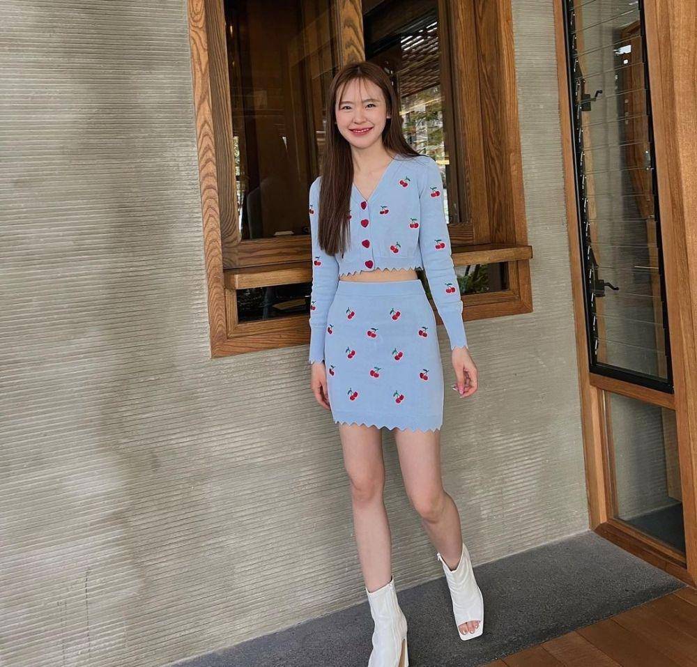ide outfit one set ala June Wanwimol (instagram.com/junewanwimol19)