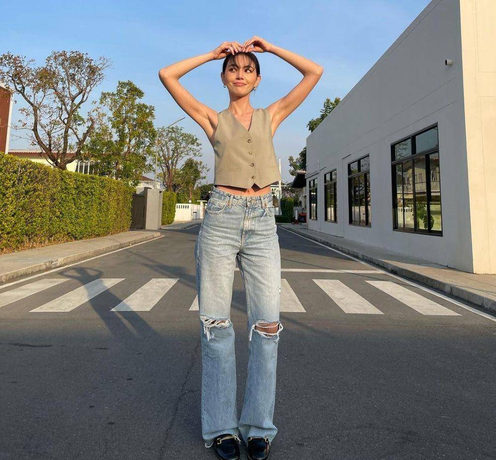 ide outfit dengan vest ala Davika Hoorne (instagram.com/davikah)