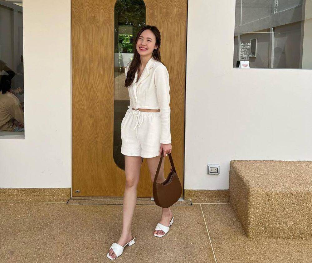 ide outfit one set ala June Wanwimol (instagram.com/junewanwimol19)