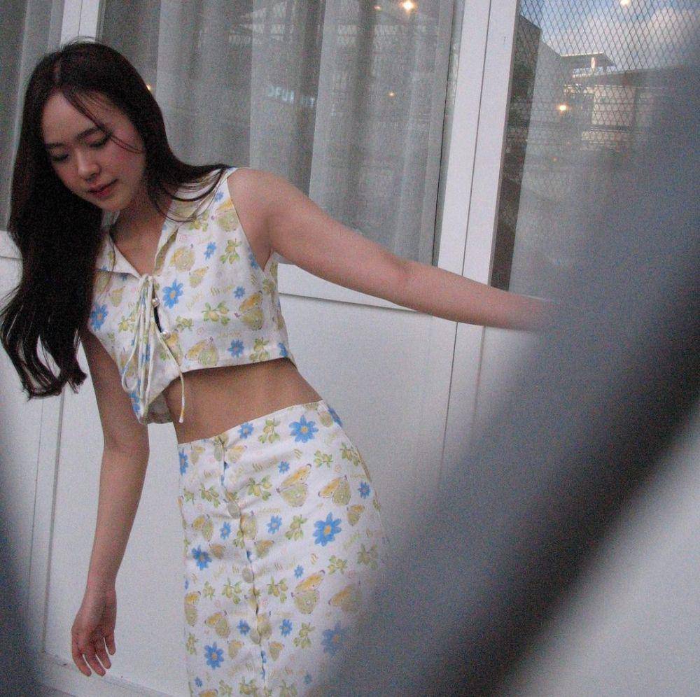 ide outfit one set ala June Wanwimol (instagram.com/junewanwimol19)