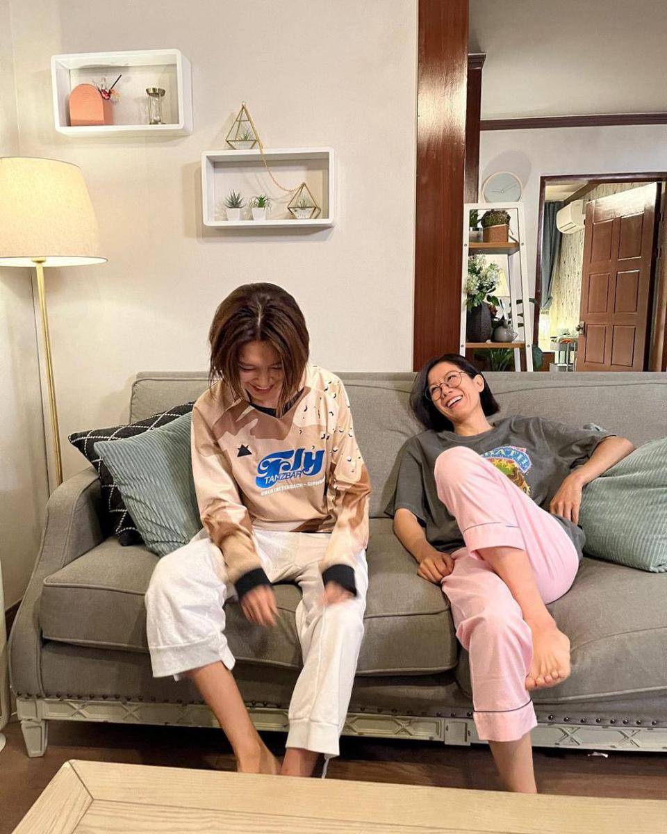 Jeon Hye Jin dan Sooyoung di drama Not Others (instagram.com/sooyoungchoi)