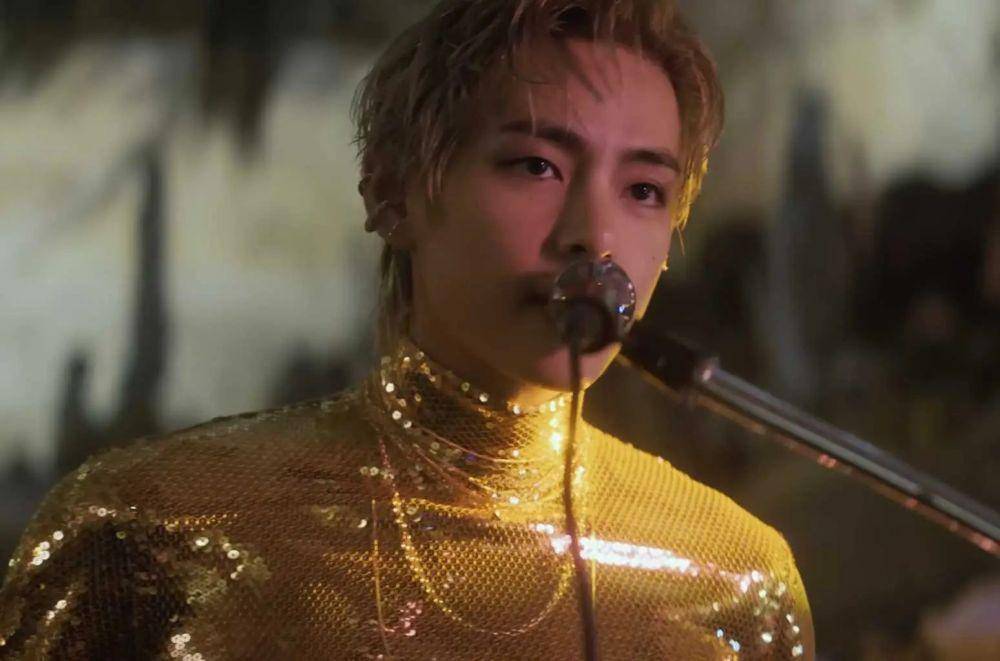 V BTS di MV Love Me Again (youtube.com/HYBE LABELS)