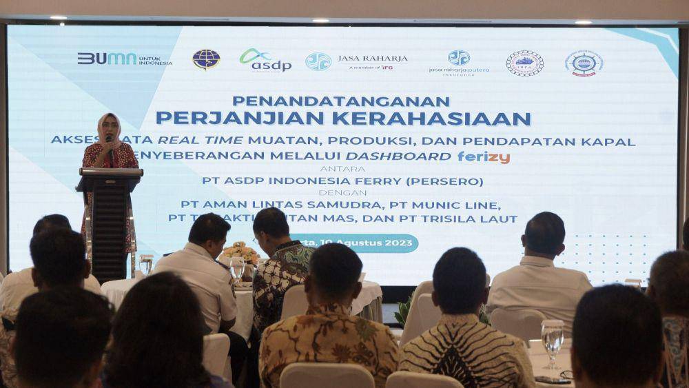 Direktur Utama ASDP Ira Puspadewi mengatakan bahwa adanya aplikasi dashboard Ferizy merupakan sebuah milestone bagi ASDP khususnya dalam upaya meningkatkan transparansi dan kualitas layanan.  Dashboard Ferizy ini bukanlah titik akhir, melainkan sebuah tonggak bagi perusahaan dalam mencapai peningkatan yang berkelanjutan.  (Dok. ASDP)