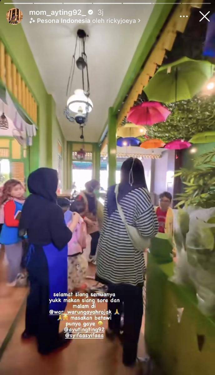 potret Ayah Rojak launching resto khas Betawi (Instagram.com/mom_ayting92_)