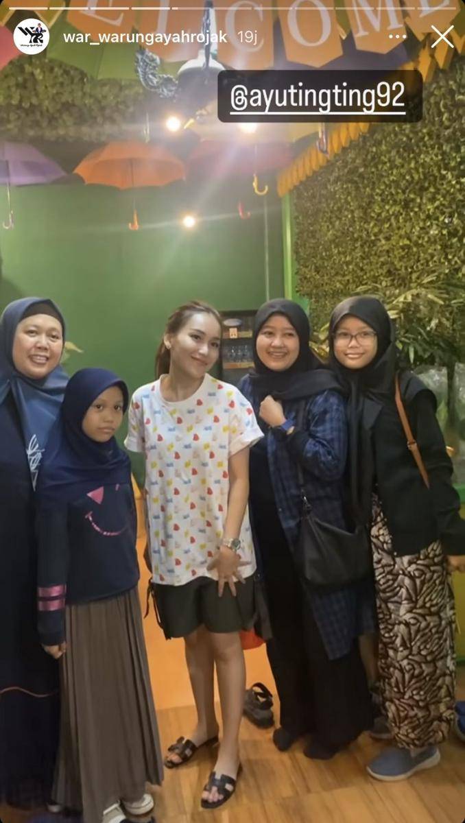 potret Ayah Rojak launching resto khas Betawi (Instagram.com/war_warungayahrojak_)