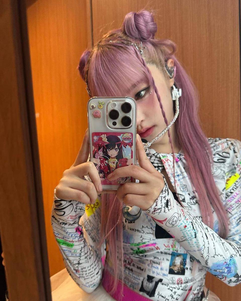 Choi Ye Na (instagram.com/yena.jigumina)