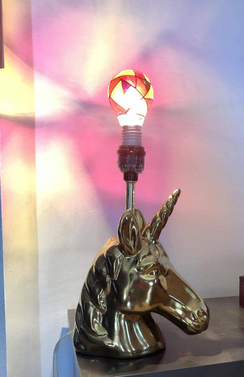 potret lampu bertema hewan di toko barang bekas (reddit.com/user/mcsmicarus)