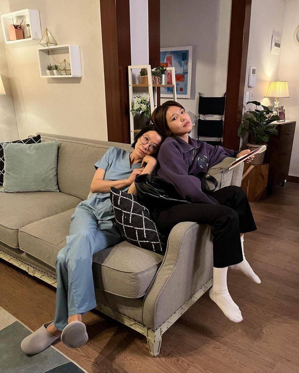 Jeon HyeJin-Sooyoung di balik layar Not Others (instagram.com/sooyoungchoi)