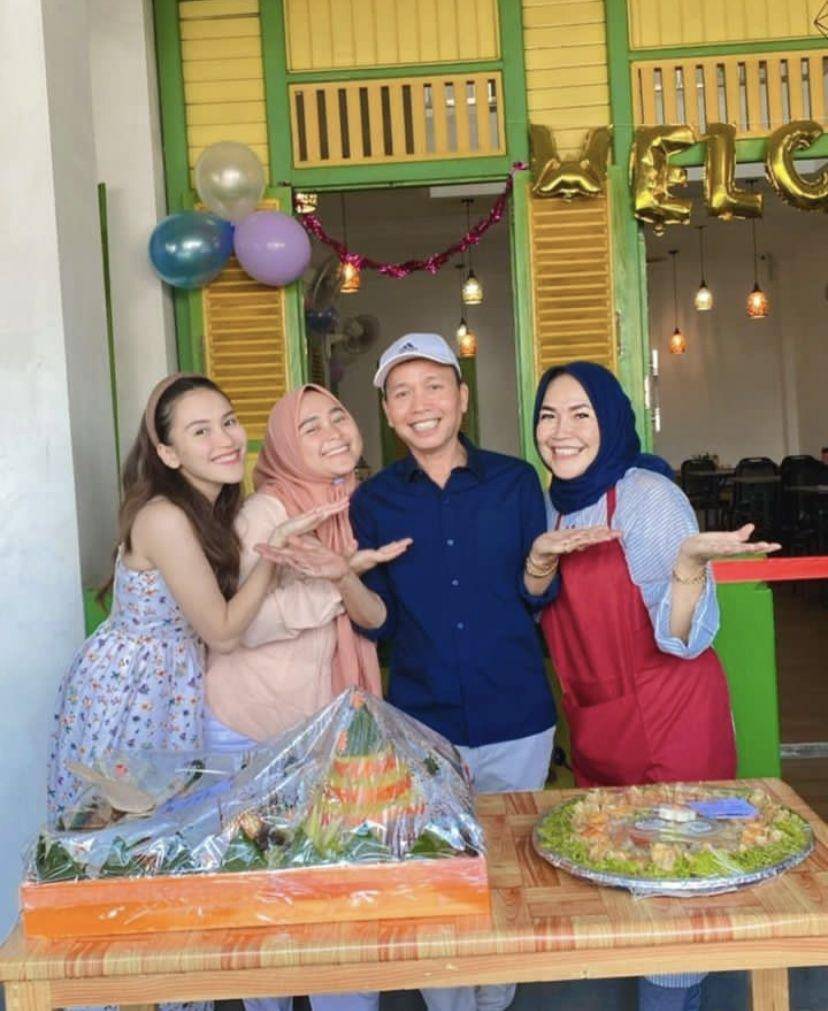 potret Ayah Rojak launching resto khas Betawi (Instagram.com/mom_ayting92_)