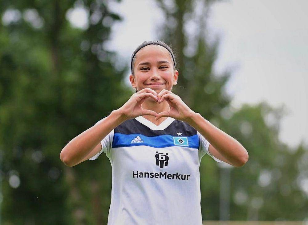 potret Amira Dahl, pemain bola keturunan Jerman-Indonesia  (instagram.com/milli.bola)