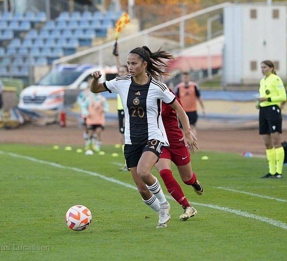 potret Amira Dahl, pemain bola keturunan Jerman-Indonesia  (instagram.com/milli.bola)