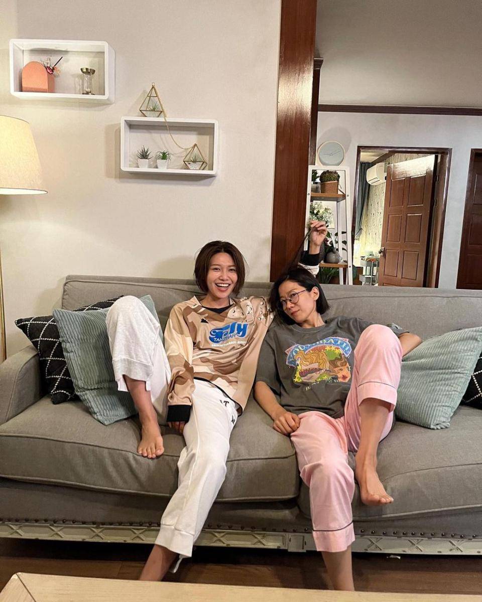 Jeon HyeJin-Sooyoung di balik layar Not Others (instagram.com/sooyoungchoi)