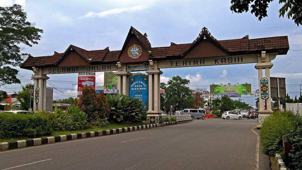 ilustrasi Gerbang Batas Kota Pontianak (wikimedia.org/baka_neko_baka)