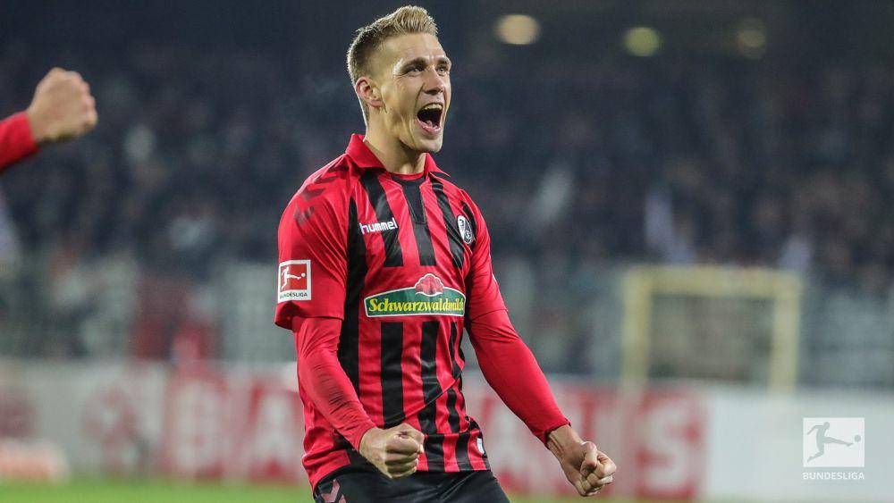Nils Petersen saat membela Freiburg. (twitter.com/Bundesliga_EN)