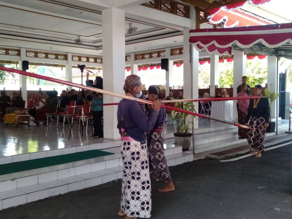 Siraman pusaka milik Pemkab Bantul saat bulan Suro.(IDN Times/Daruwaskita)