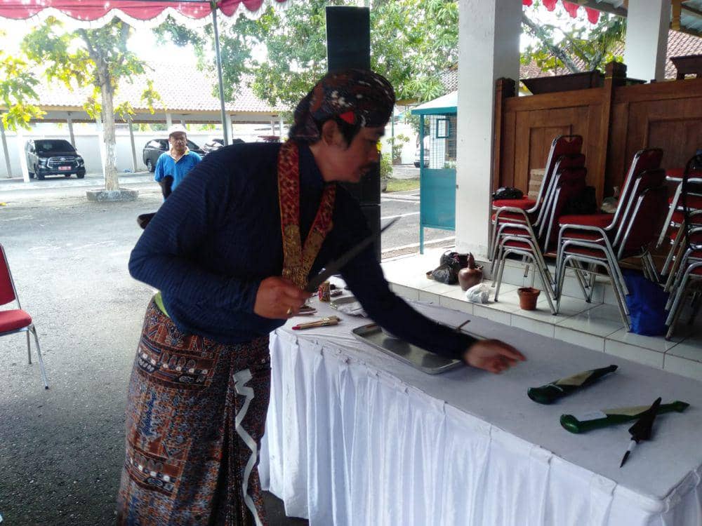 Siraman pusaka milik Pemkab Bantul saat bulan Suro.(IDN Times/Daruwaskita)